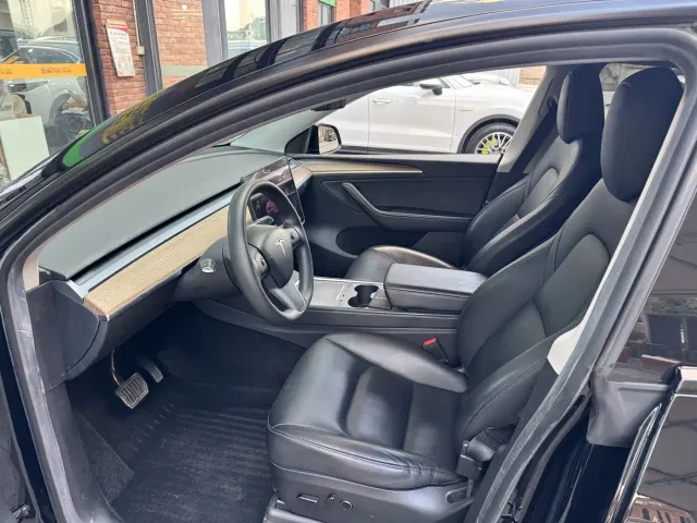 Tesla Model Y — Фото автомобиля 8