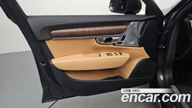 Volvo S90 — Фото автомобиля 13