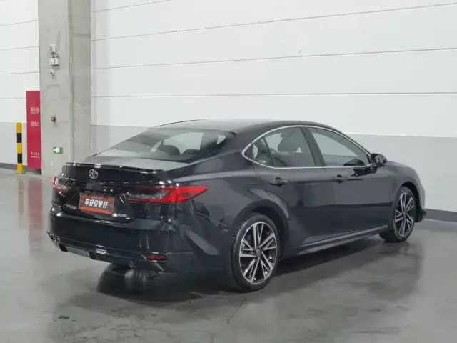 Toyota Camry — Фото автомобиля 2