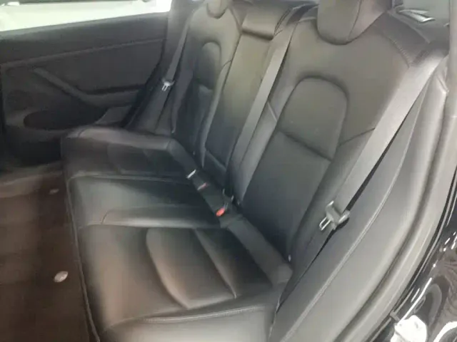 Tesla Model 3 — Фото автомобиля 16
