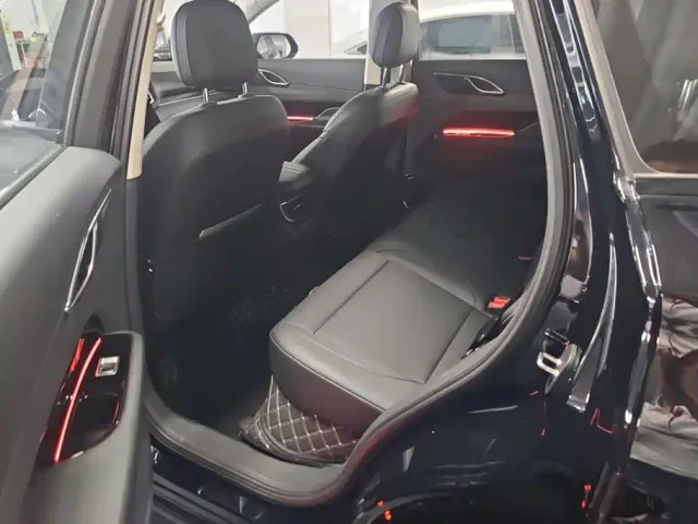 Hongqi HS3 PHEV — Фото автомобиля 11