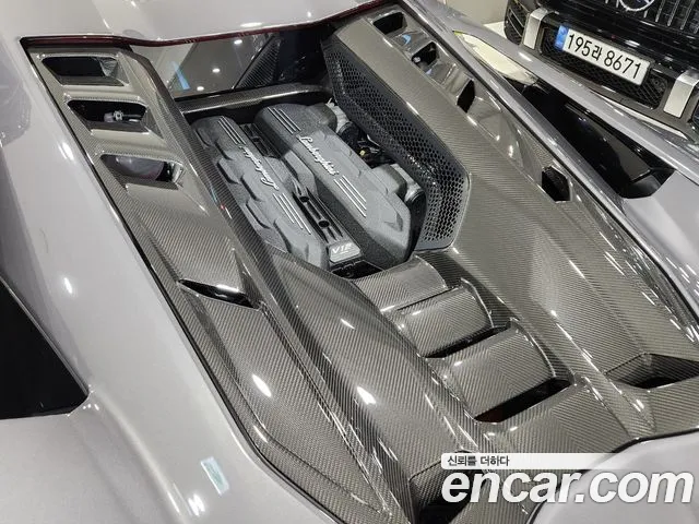 Lamborghini Revuelto — Фото автомобиля 6