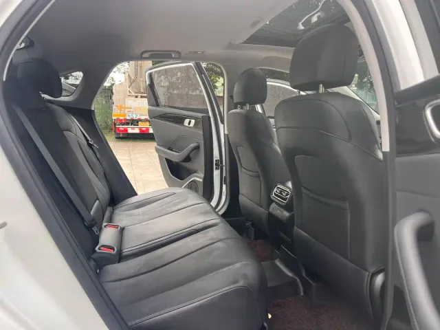 Geely Emgrand — Фото автомобиля 8