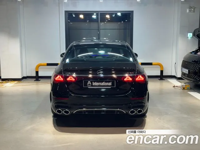 Mercedes-Benz E-Class — Фото автомобиля 2