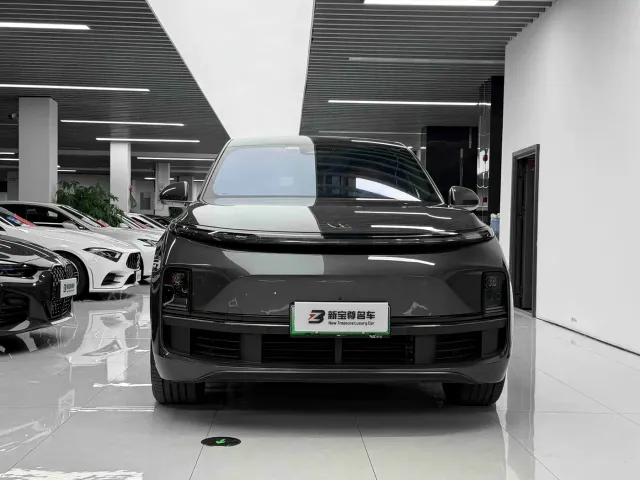 Li Auto L8 — Фото автомобиля 2