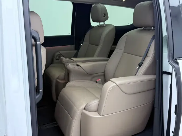 Li Auto MEGA — Фото автомобиля 24
