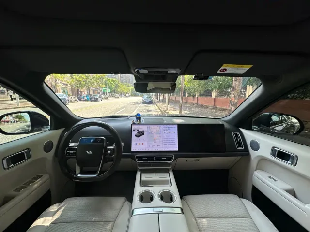 Li Auto L9 — Фото автомобиля 3