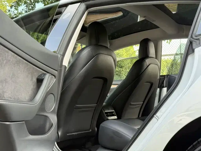 Tesla Model 3 — Фото автомобиля 9