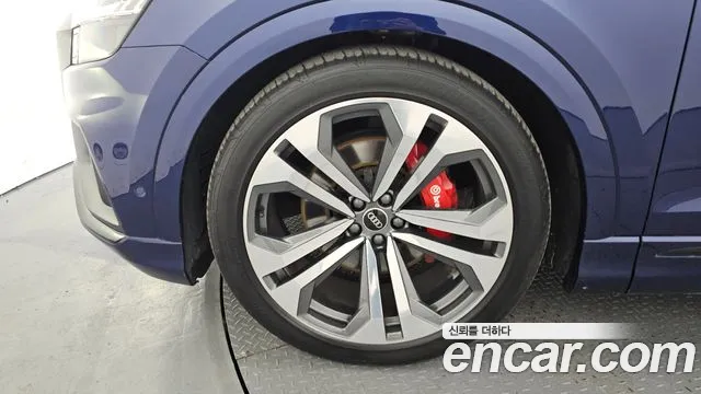 Audi Q8 55 TFSI quattro Premium — Фото автомобиля 5