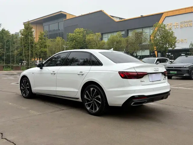 Audi A4L — Фото автомобиля 3