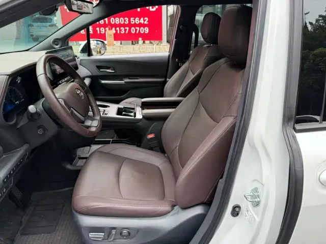 Toyota Sienna — Фото автомобиля 8