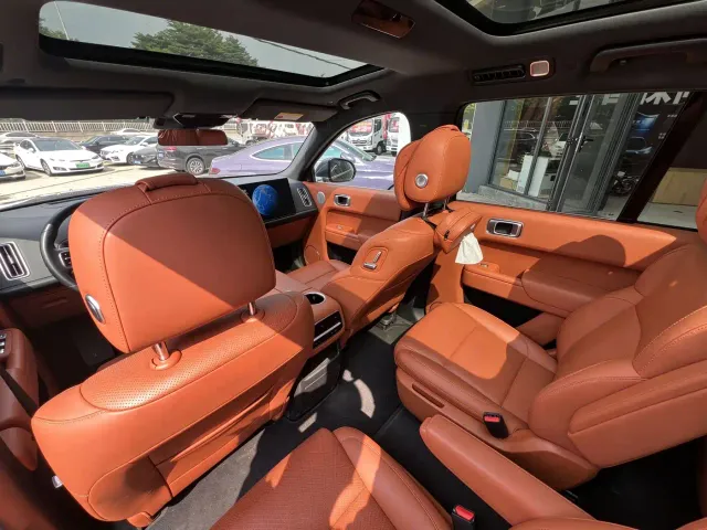 Li Auto L8 — Фото автомобиля 9