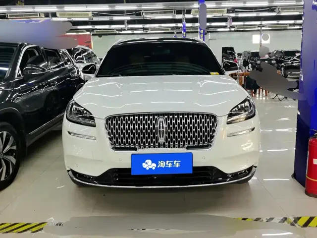 Lincoln Corsair — Фото автомобиля 2