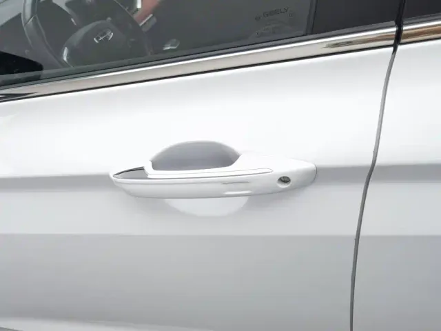 Geely Emgrand S — Фото автомобиля 18