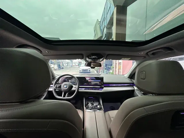 BMW 5 Series — Фото автомобиля 12