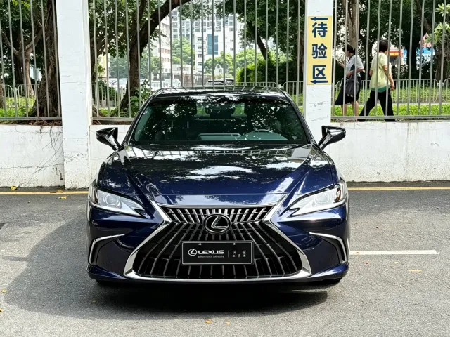 Lexus ES — Фото автомобиля 2