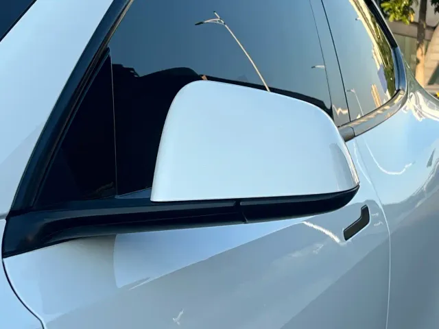 Tesla Model Y — Фото автомобиля 17