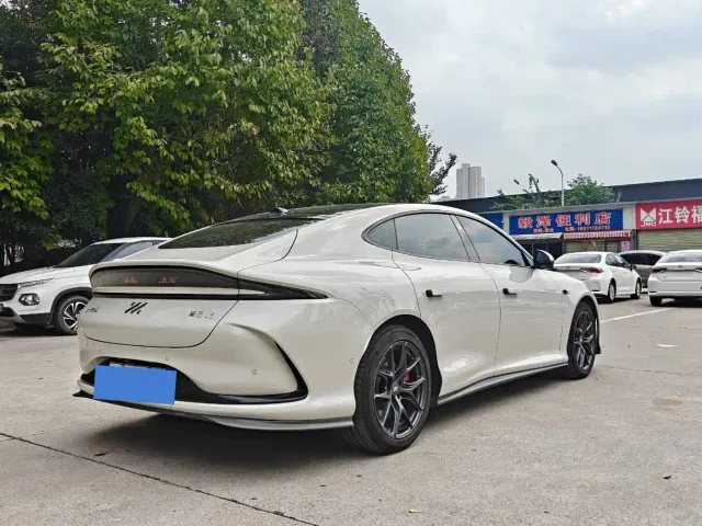 IM Motors L6 — Фото автомобиля 7