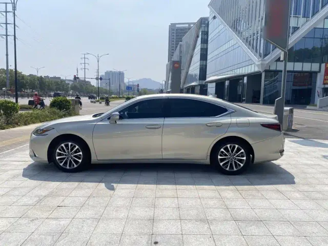 Lexus ES — Фото автомобиля 6