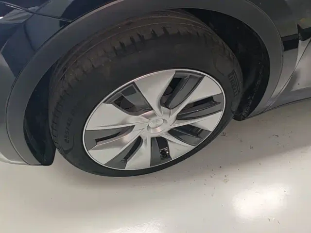 Tesla Model Y — Фото автомобиля 22