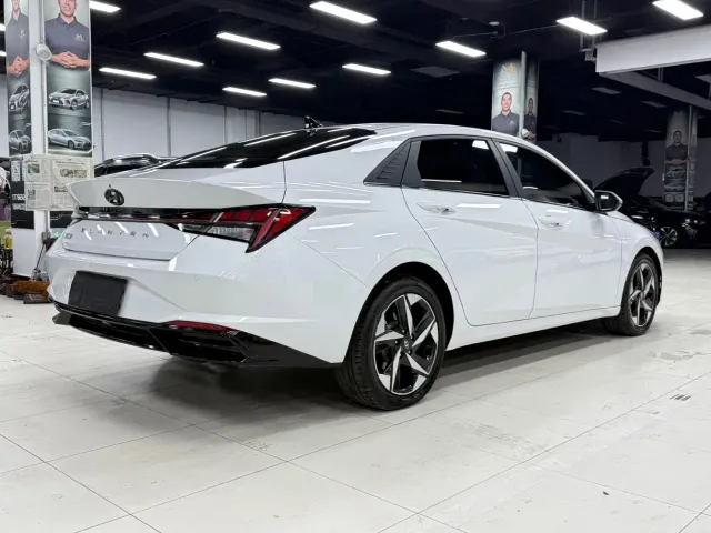 Hyundai Elantra — Фото автомобиля 5