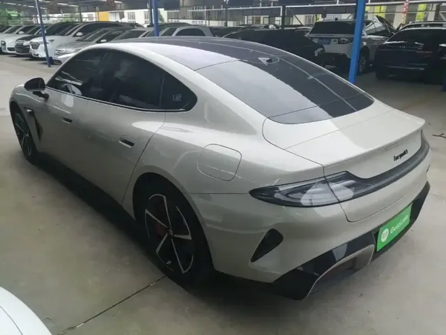Xiaomi SU7 — Фото автомобиля 4