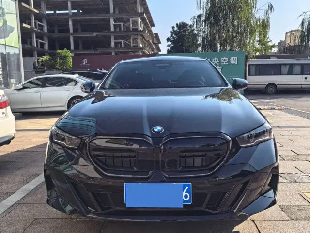 BMW 5 Series — Фото автомобиля 15