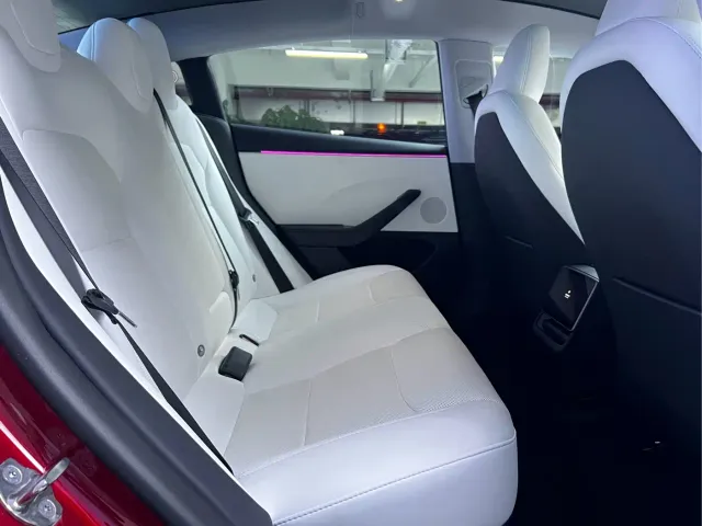Tesla Model 3 — Фото автомобиля 5