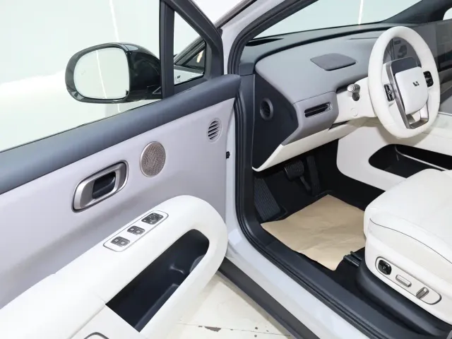 Li Auto i6 — Фото автомобиля 17