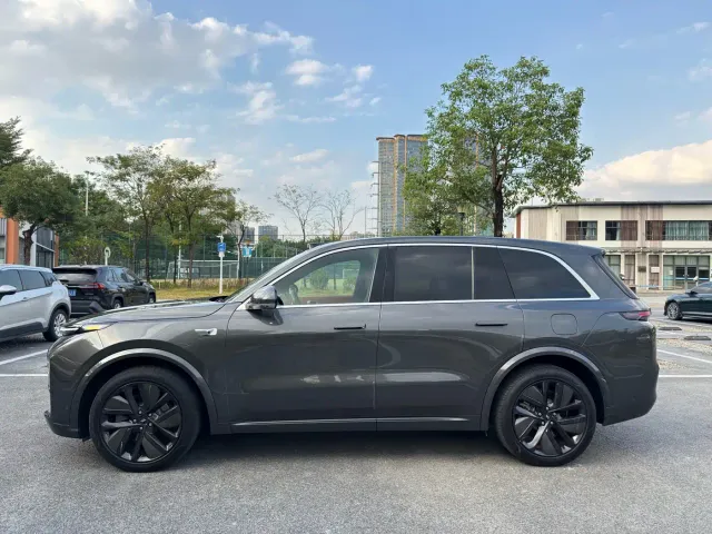 Li Auto L8 — Фото автомобиля 4