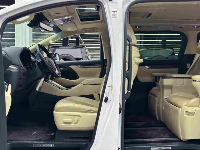 Toyota Vellfire — Фото автомобиля 8