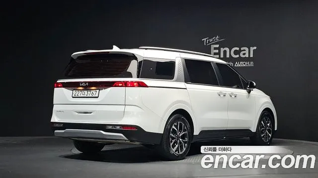 Kia Carnival Generation 4 — Фото автомобиля 2