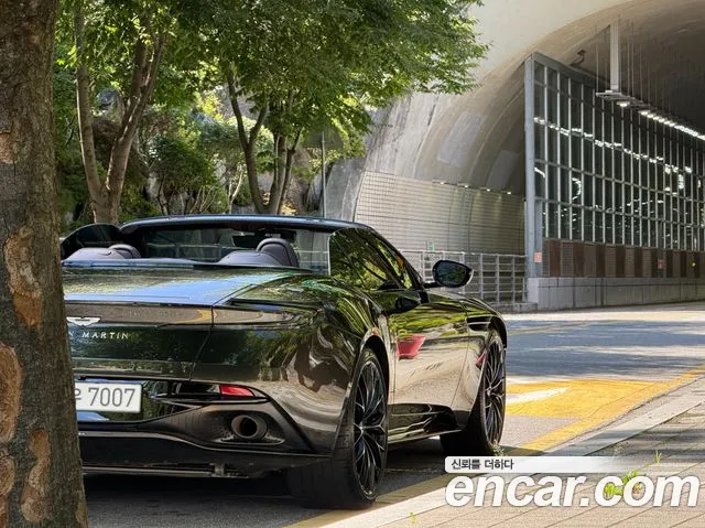Astonmartin DB11 — Фото автомобиля 8