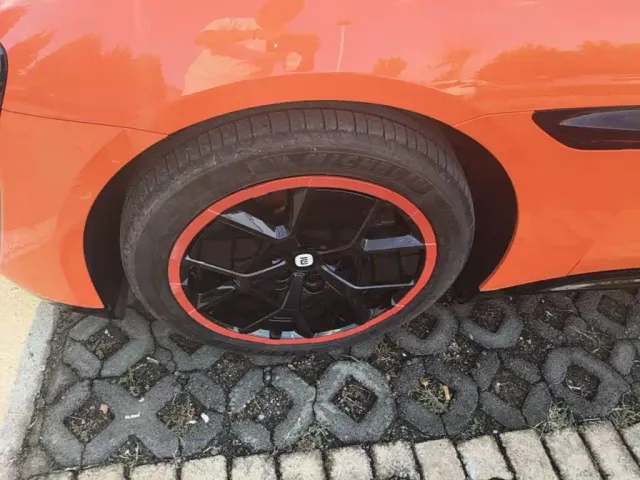 Xiaomi SU7 — Фото автомобиля 22
