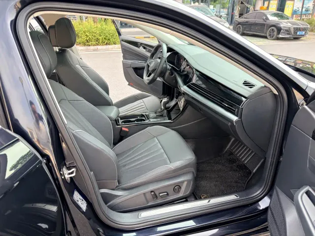 Volkswagen Passat — Фото автомобиля 10