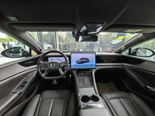 Denza Z9 — Фото автомобиля 5