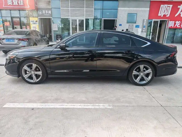 Honda Accord — Фото автомобиля 3