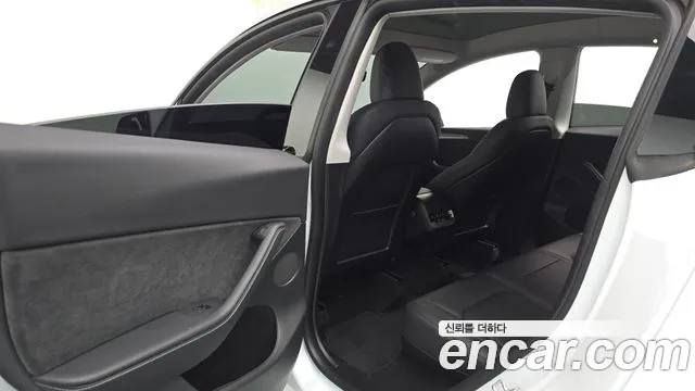 Tesla Model Y — Фото автомобиля 16