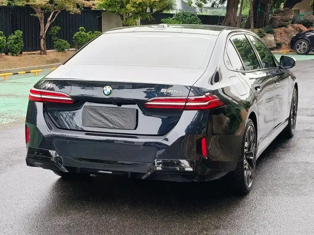 BMW 5 Series — Фото автомобиля 17