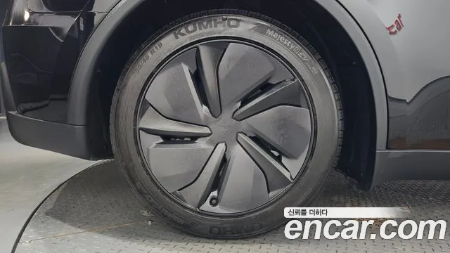 Tesla Model Y — Фото автомобиля 6