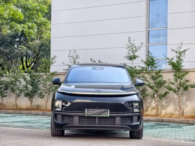 Li Auto L9 — Фото автомобиля 2