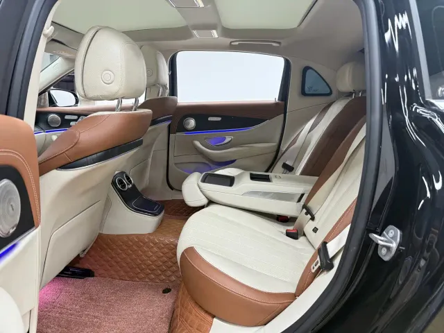 Mercedes-Benz E-Class — Фото автомобиля 21