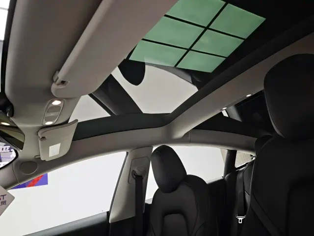 Tesla Model 3 — Фото автомобиля 16