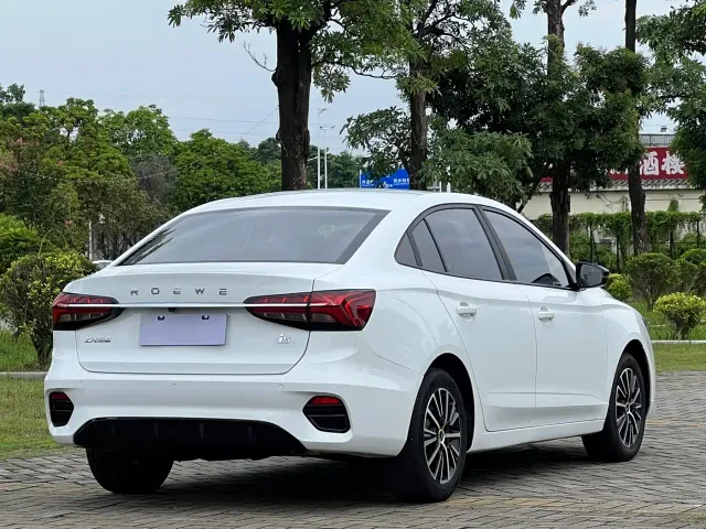 Roewe i5 — Фото автомобиля 6