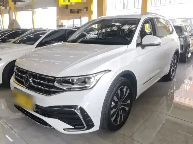 Фотография автомобиля — Volkswagen Tiguan L