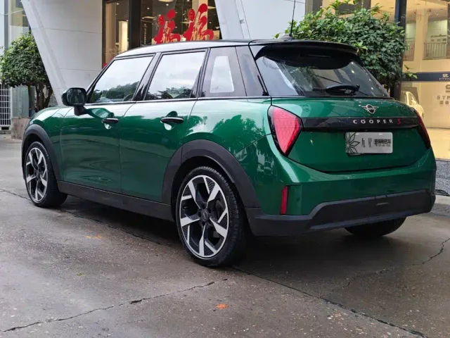 MINI Hatch — Фото автомобиля 2