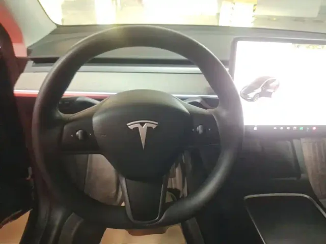 Tesla Model Y — Фото автомобиля 10
