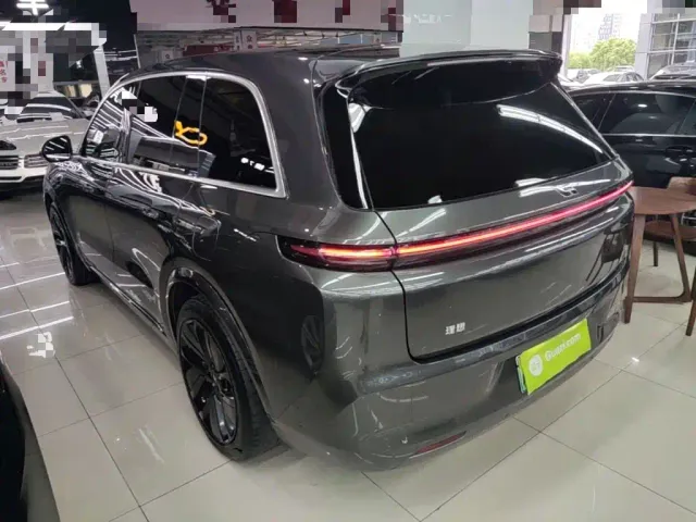 Li Auto L8 — Фото автомобиля 22