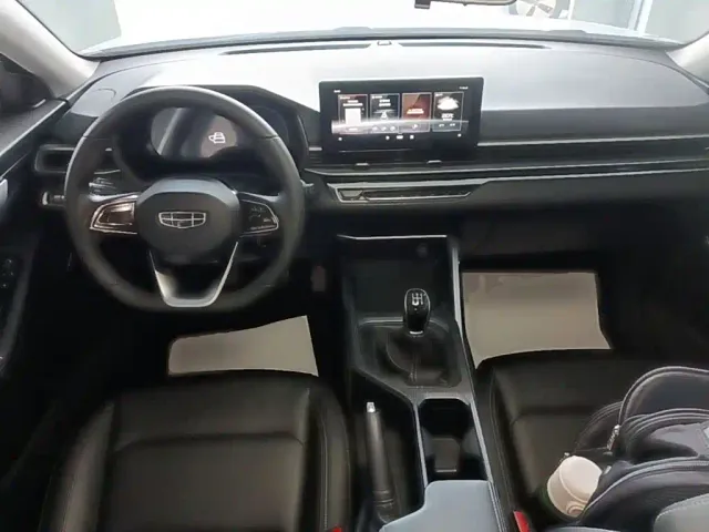 Geely Emgrand — Фото автомобиля 9