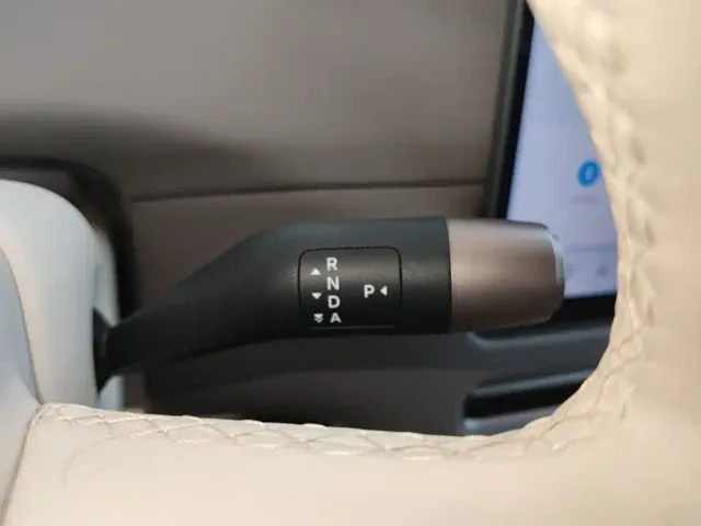 Li Auto i8 — Фото автомобиля 13